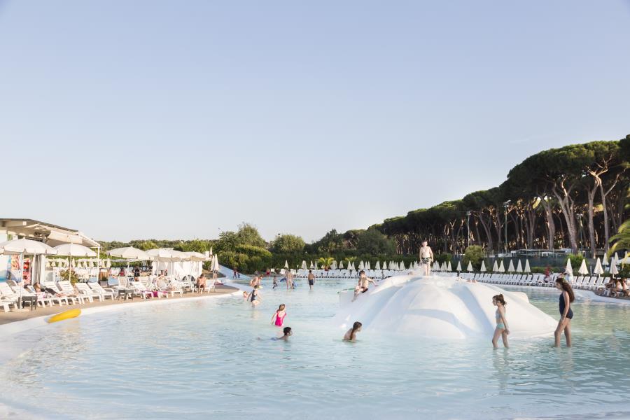 Fabulous Village, Roma
