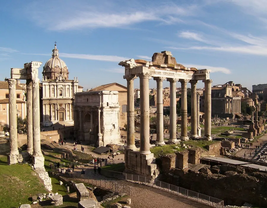 Le Forum romain : au centre de la région il y a une ville qui se visite en jours, pas en heures