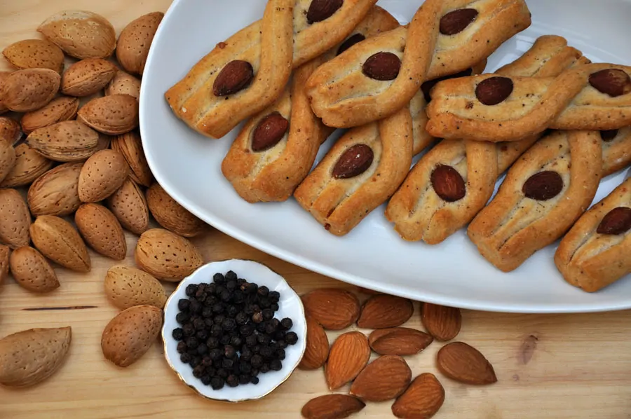 Les biscuits aux amandes, qui dans le Latium changent de nom d'un village à l'autre